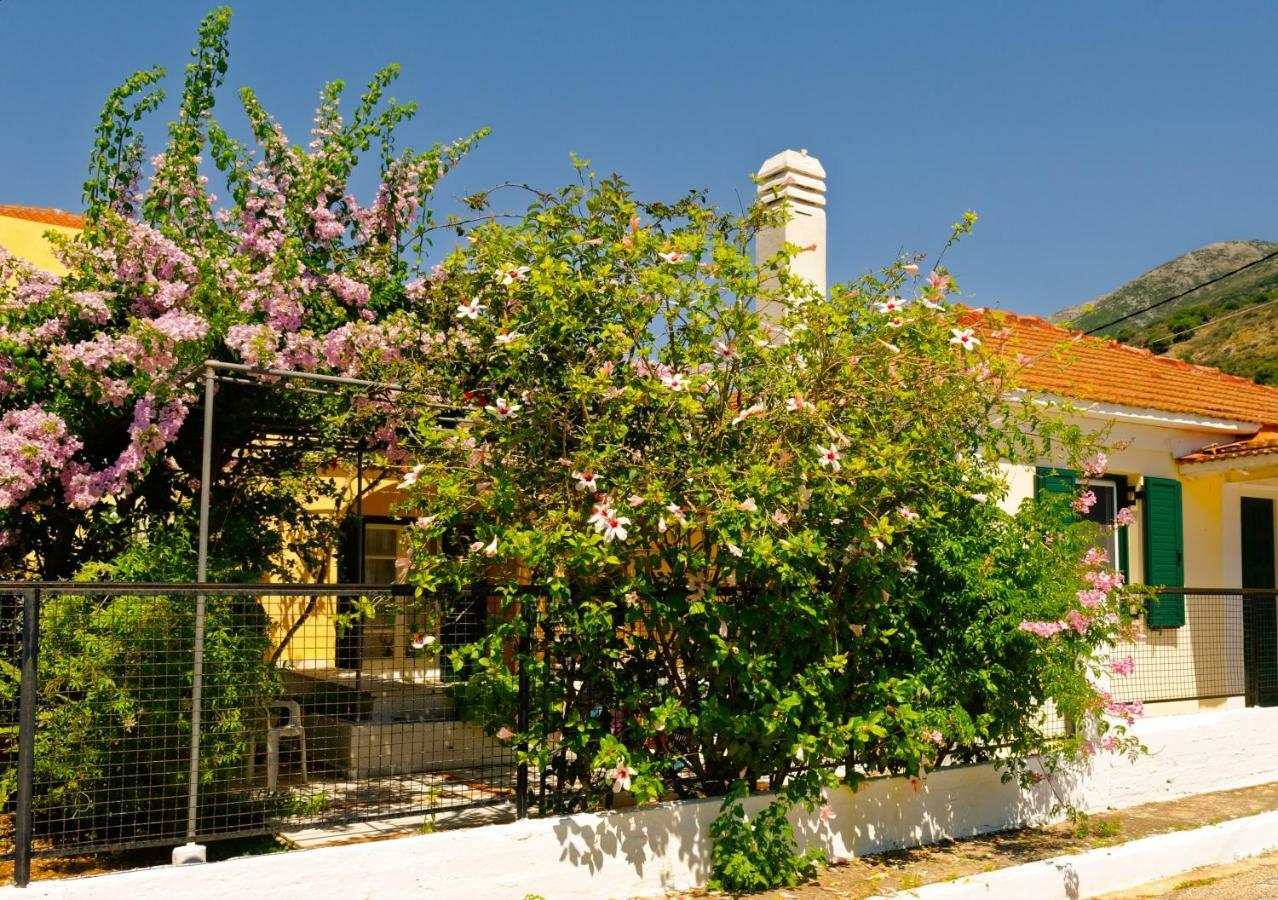 Apartamento House With Garden Near The Sea Agia Efimia Exterior foto