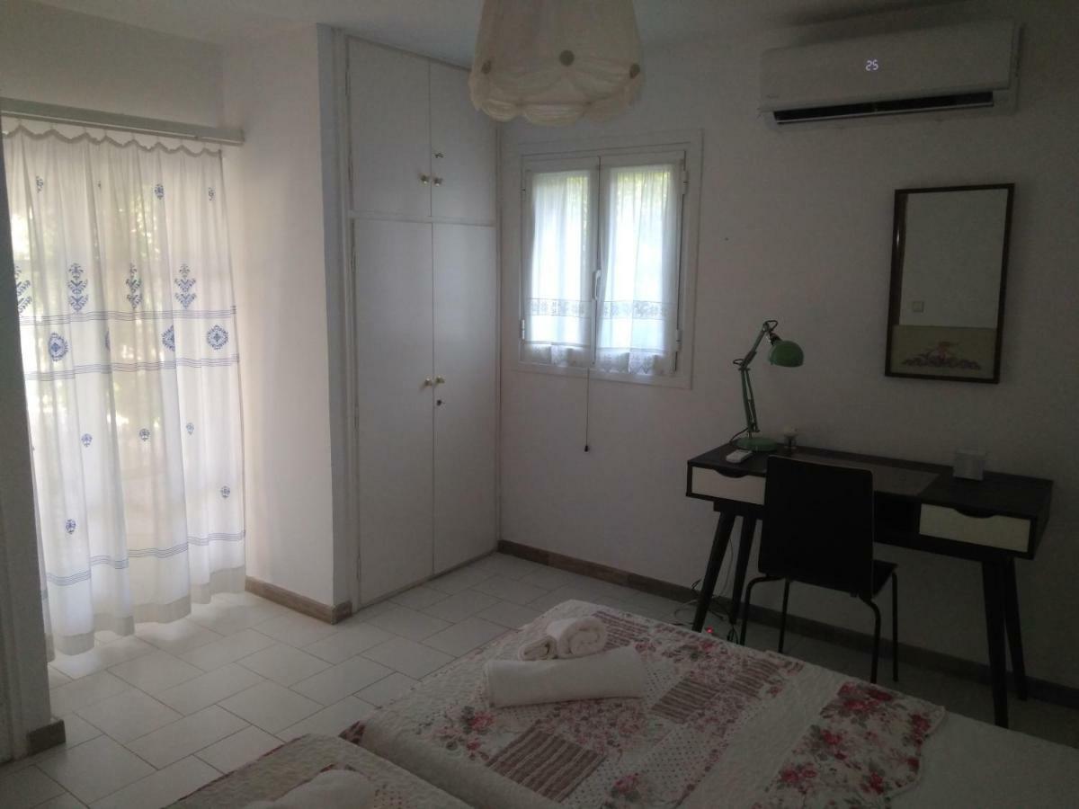Apartamento House With Garden Near The Sea Agia Efimia Exterior foto