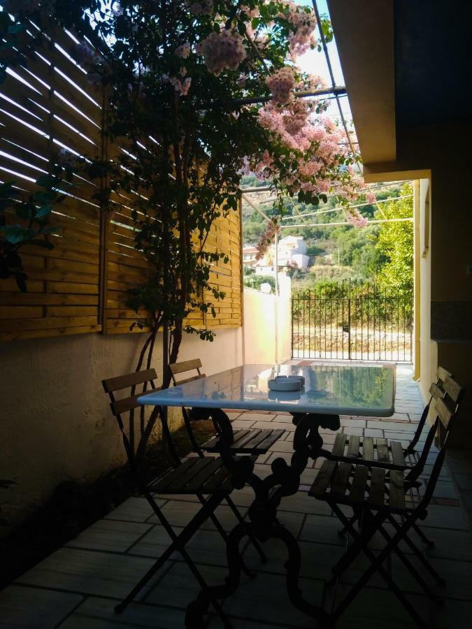 Apartamento House With Garden Near The Sea Agia Efimia Exterior foto
