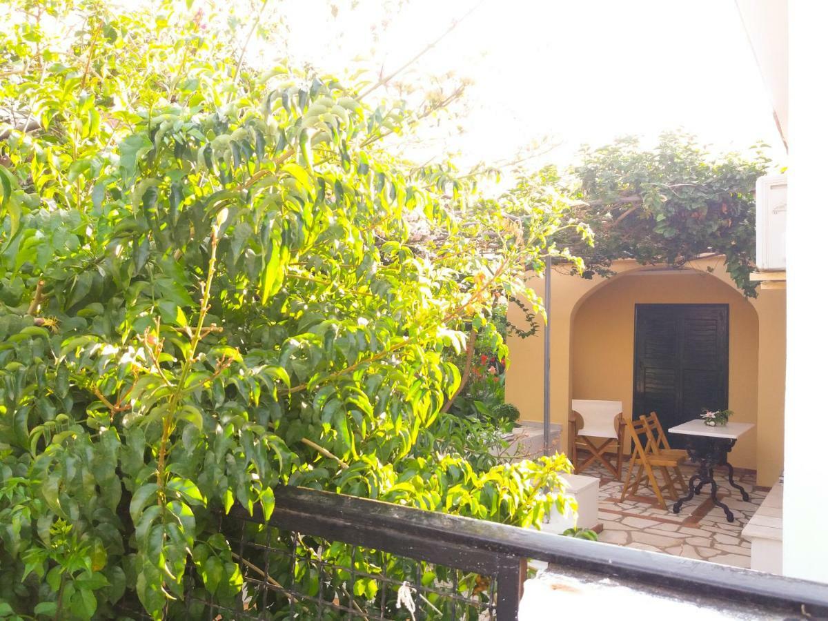 Apartamento House With Garden Near The Sea Agia Efimia Exterior foto